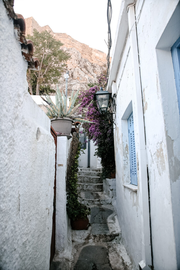 Ruelle du quartier d'Anafiotika à Athènes